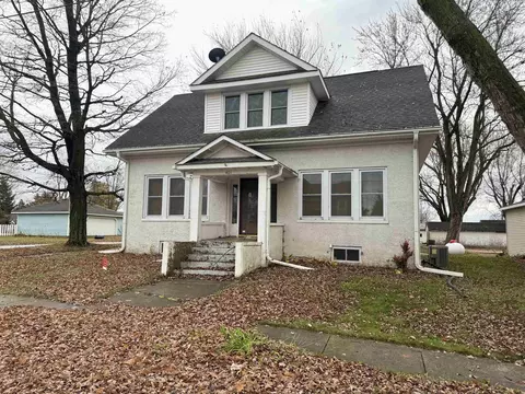 401 W Baldwin St, Apple River, IL 61001