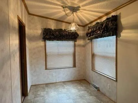 103 Deer Point Dr, Freeport, IL 61032 photo 8