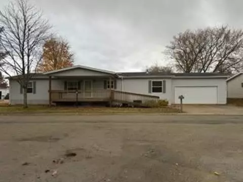 103 Deer Point Dr, Freeport, IL 61032