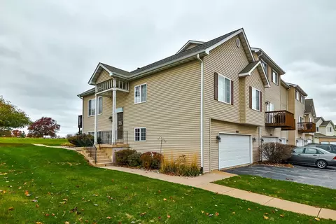 1901 Paddock Ct, Belvidere, IL 61008