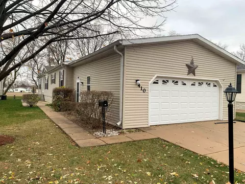 410 Club Cir, Belvidere, IL 61008