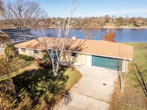 9822 Shore Dr, Machesney Park, IL 61115