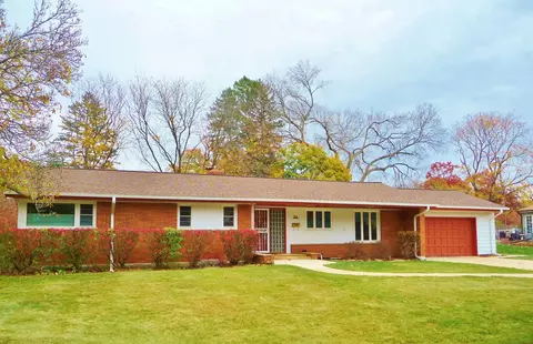 711 Woodlane Ave, Rockford, IL 61107