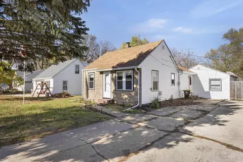 718 Kingsley Dr, Machesney Park, IL 61115