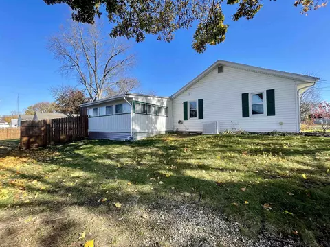724 E 4th St, Belvidere, IL 61008 photo 6