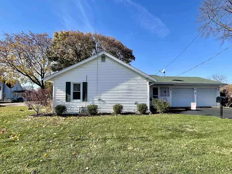 724 E 4th St, Belvidere, IL 61008 photo 3
