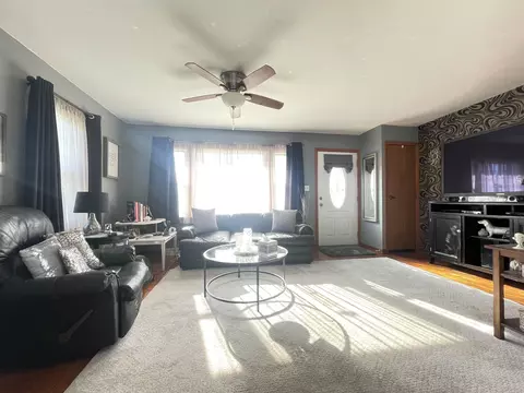 724 E 4th St, Belvidere, IL 61008 photo 8