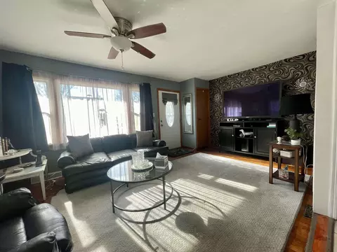 724 E 4th St, Belvidere, IL 61008 photo 9