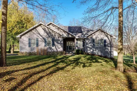 5132 E Nordic Woods Dr, Byron, IL 61010