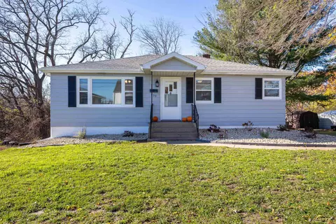 633 Montgomery Ave, East Dubuque, IL 61025