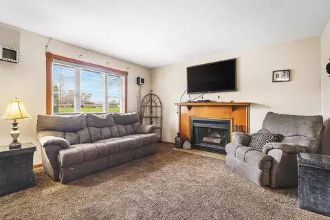 5592 Flatwillow Dr, Roscoe, IL 61073 photo 4
