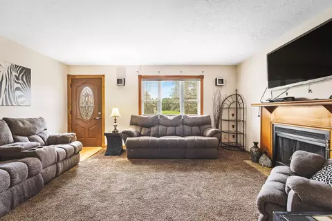 5592 Flatwillow Dr, Roscoe, IL 61073 photo 5