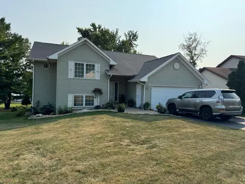 134 NE Valhalla Dr, Poplar Grove, IL 61065
