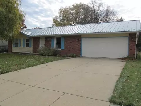 3279 W Knox Dr, Freeport, IL 61032
