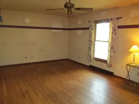 3279 W Knox Dr, Freeport, IL 61032 photo 10