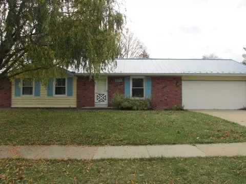3279 W Knox Dr, Freeport, IL 61032 photo 2