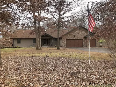 822 Lakewood Grns, Dixon, IL 61021