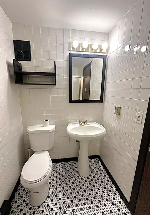 Bath - 1460 Chadbourne, Davis, IL 61019 photo 1 of 3