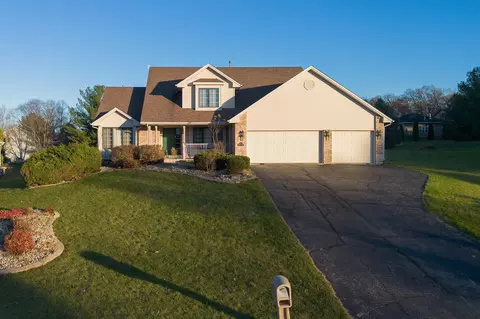 11399 Bayberry Dr, Roscoe, IL 61073