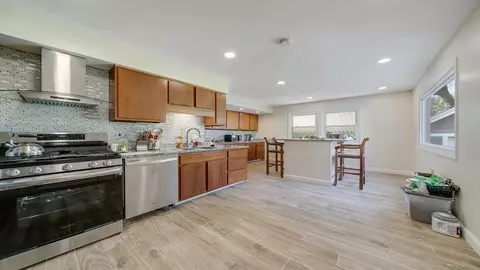 625 Watson St, Aurora, IL 60505 photo 9