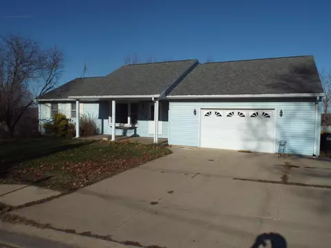 129 W Main St, Elizabeth, IL 61028