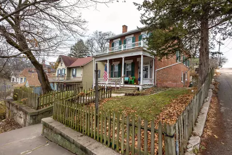 108 N Prospect St, Galena, IL 61036