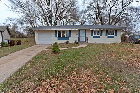 3412 Chadwick Dr, Rockford, IL 61109