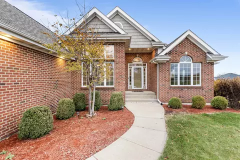 7105 W Ridge Ln, Cherry Valley, IL 61016