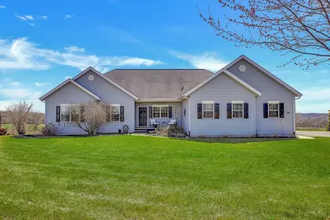 28 Colonial Ct # -2, Lanark, IL 61046