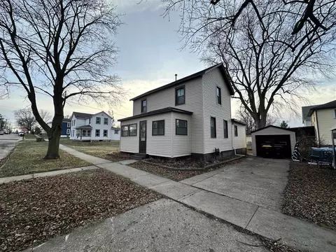 808 S Blackhawk, Freeport, IL 61032 photo 3