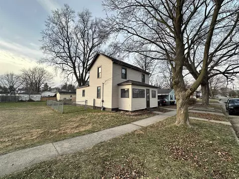808 S Blackhawk, Freeport, IL 61032 photo 2