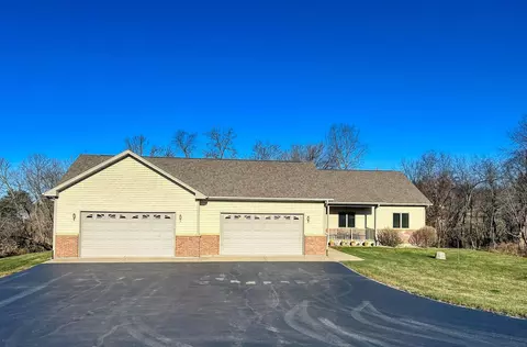 4-47 Grandview Dr, Lanark, IL 61046