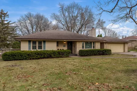 3704 Highcrest Rd, Rockford, IL 61107