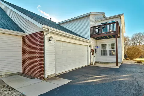 10156 Metalmark Ln, Roscoe, IL 61073