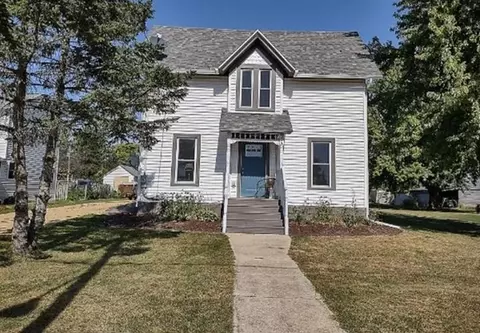 105 Schuyler, Scales Mound, IL 61075