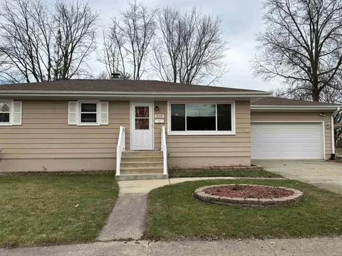 510 Elmwood Dr, Belvidere, IL 61008
