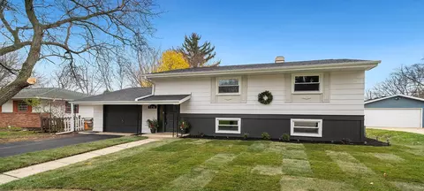 1316 Charlotte Dr, Rockford, IL 61108