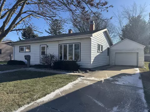 214 W Dame Ave, Lanark, IL 61046
