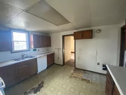 203 S Broad St, Lanark, IL 61046 photo 3