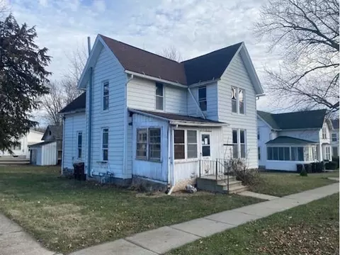 203 S Broad St, Lanark, IL 61046