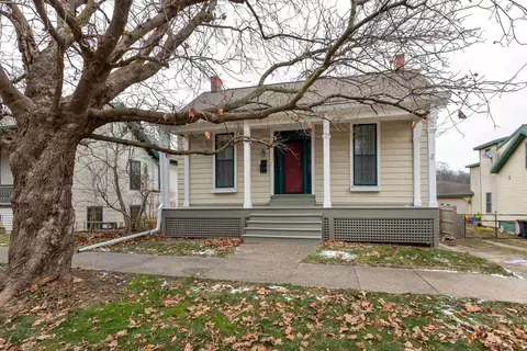 209 Park Ave, Galena, IL 61036