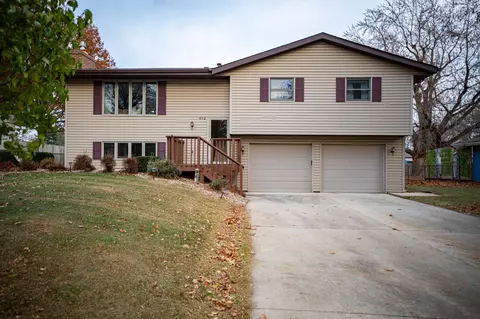 612 S Church St, Winnebago, IL 61088