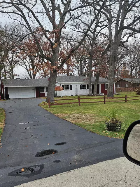 1062 Donna Dr, Belvidere, IL 61008