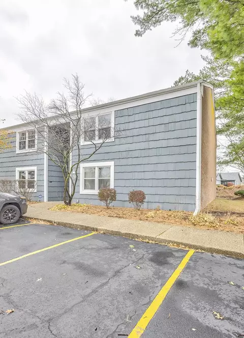 6104 Brynwood Apt 3 Dr, Rockford, IL 61114