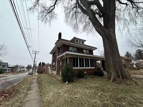 1303 S High Ave, Freeport, IL 61032 photo 2