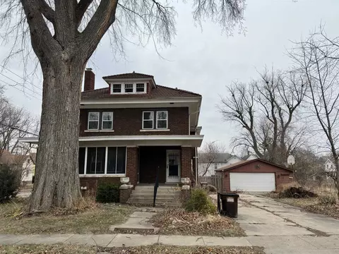 1303 S High Ave, Freeport, IL 61032 photo 3