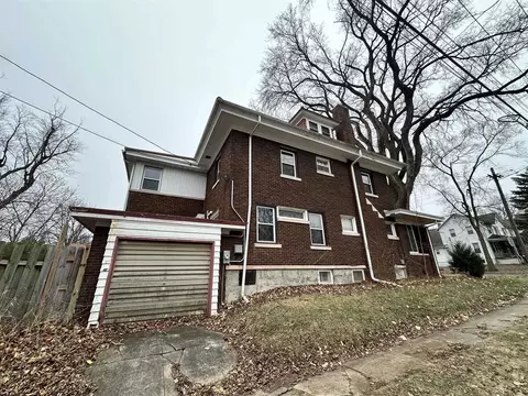 1303 S High Ave, Freeport, IL 61032 photo 4