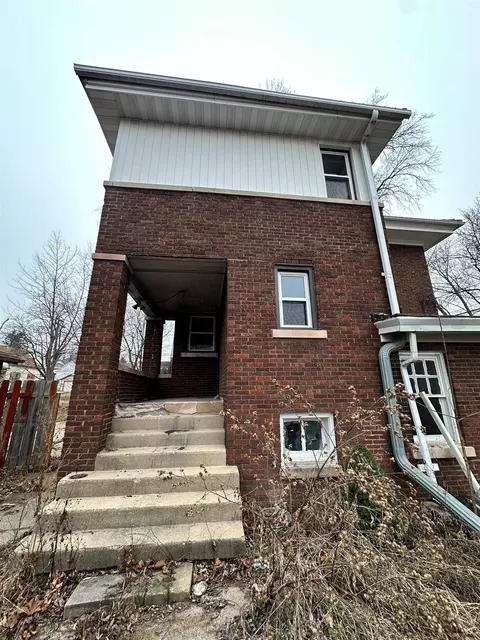 1303 S High Ave, Freeport, IL 61032 photo 5