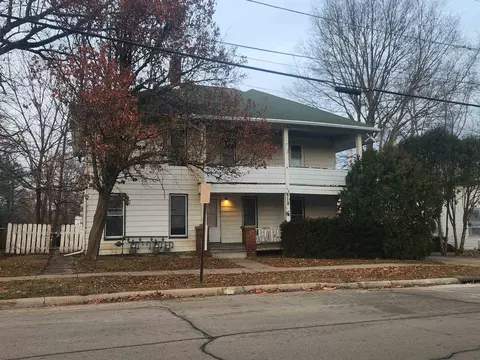 410 W Douglas St, Freeport, IL 61032