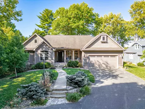 5210 East Dr, Loves Park, IL 61111
